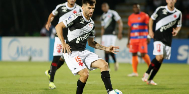 Com novidade, confira a provável escalação do Vasco contra o Vitória