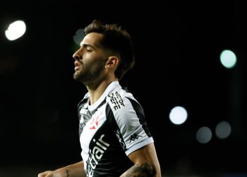Confira a provável escalação do Vasco contra o Bragantino
