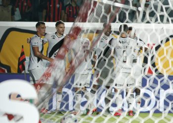 Com mudanças, Vasco está escalado para encarar o Lanús pela Sul-Americana