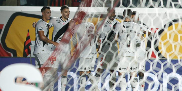 Com mudanças, Vasco está escalado para encarar o Lanús pela Sul-Americana