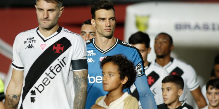 Vasco: Léo Jardim no Palmeiras? Entenda situação do goleiro