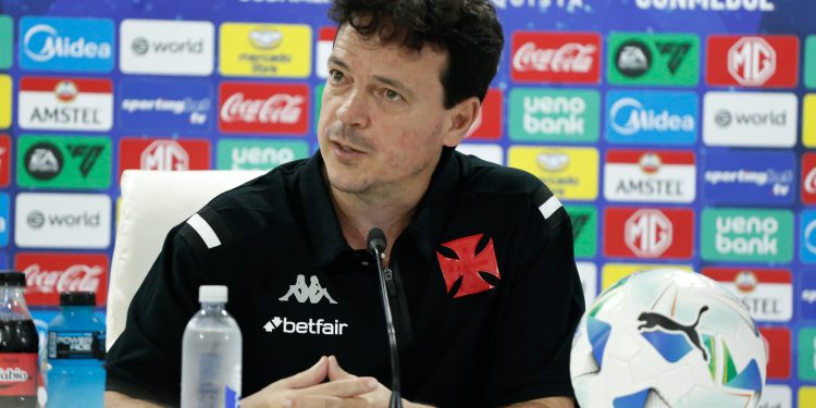 Chegada de Diniz faz Vasco colocar na geladeira contratação caríssima