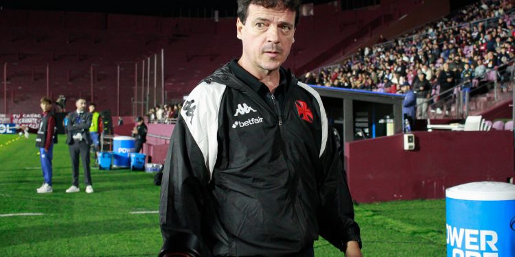 Apesar de fase ruim, surge esperança no Vasco após chegada de Diniz