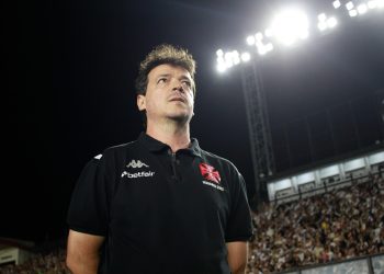Vasco tem novidades na escalação contra o Operário