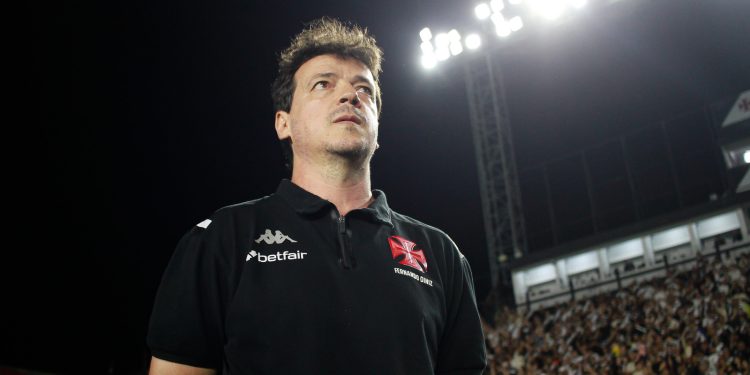 Vasco tem novidades na escalação contra o Operário