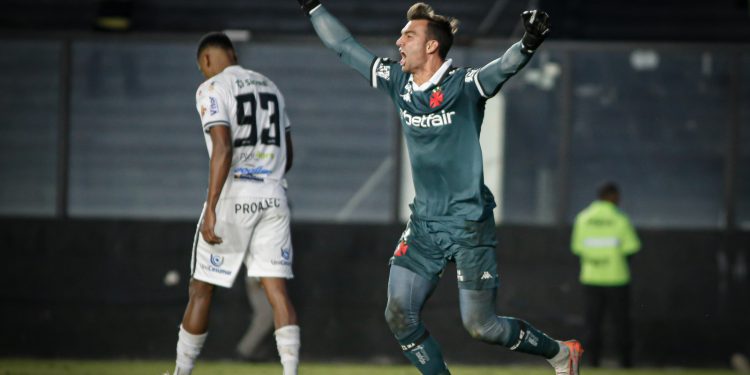 Vai renovar ou não? Entenda a situação contratual de Léo Jardim com o Vasco