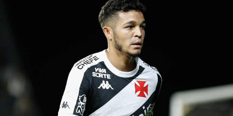 Adson sofre nova lesão no treino do Vasco.
