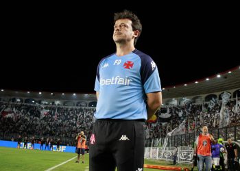 "Talento raro..." Diniz se encanta e explica plano para lapidar joia do Vasco