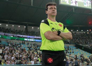 SURPRESA NA ESCALAÇÃO! Diniz tem dúvida de última hora no Vasco antes de decisão na Sul-Americana