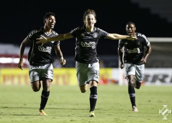 Ajax paga milhões por Jogador e expõe erro do Vasco no mercado