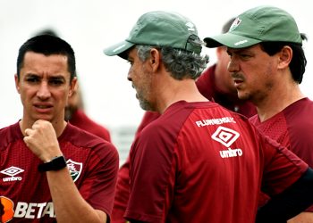 Antes mesmo de ser oficializado, equipe de Diniz já analisava elenco do Vasco