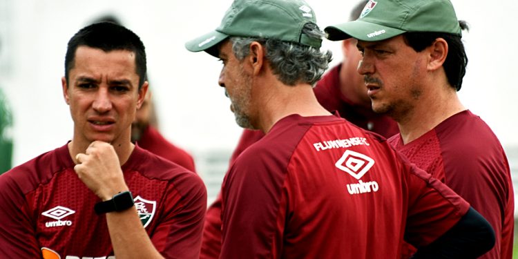 Antes mesmo de ser oficializado, equipe de Diniz já analisava elenco do Vasco