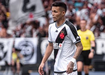 Com ausência, confira a provável escalação do Vasco contra o Fluminense