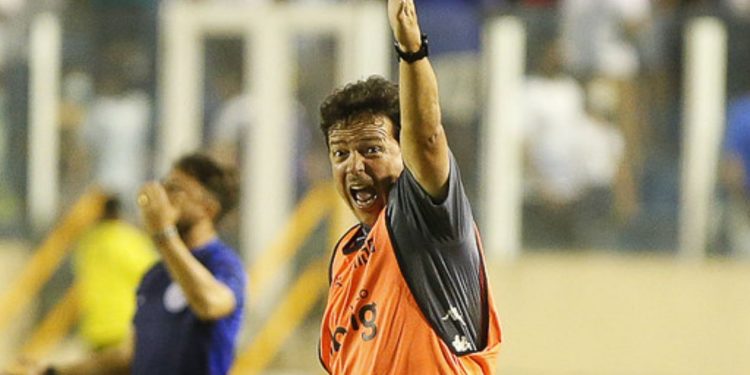 Diniz fecha com o Vasco e traz reformulação no departamento: veja quem chega com ele