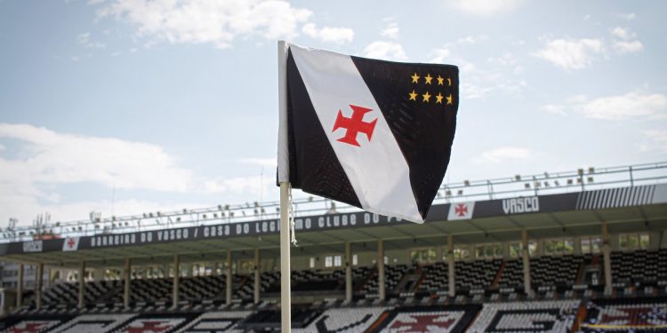 "Vomitei nele": Ex-amante expõe intimidade com Jogador do Vasco