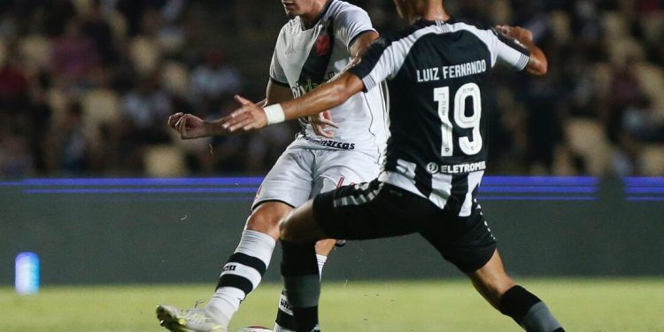 Jogadores polêmicos! Ex-Vasco e Botafogo jogarão juntos em clube brasileiro