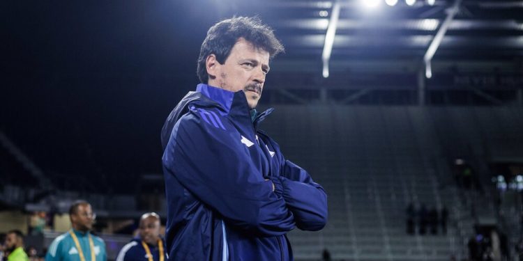 Possível data de estreia de Diniz pelo Vasco surpreende torcida