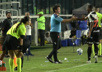 Rayan vira xodó de técnico do Vasco