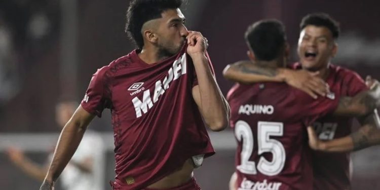 Reforçado e com ausências: veja escalação do Lanús contra o Vasco