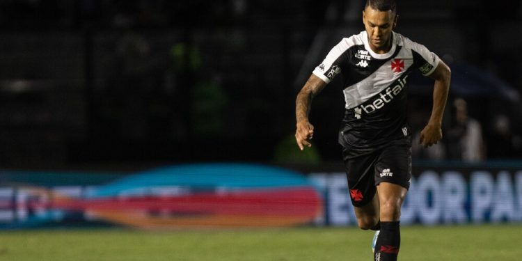 Souza, Ex-Vasco, critica técnico e diz que jogadores “faziam o que queriam” em campo