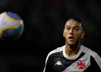 Souza revela cobrança a ex-técnico do Vasco: "Professor, perdeu a mão"