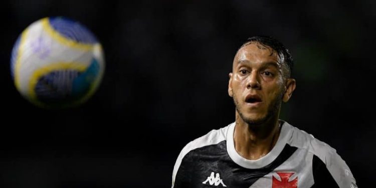 Souza revela cobrança a ex-técnico do Vasco: "Professor, perdeu a mão"