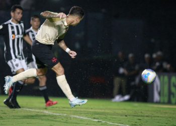 Vasco: Salário de Coutinho é maior que folha mensal do Puerto Cabello