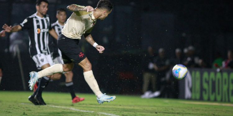 Vasco: Salário de Coutinho é maior que folha mensal do Puerto Cabello