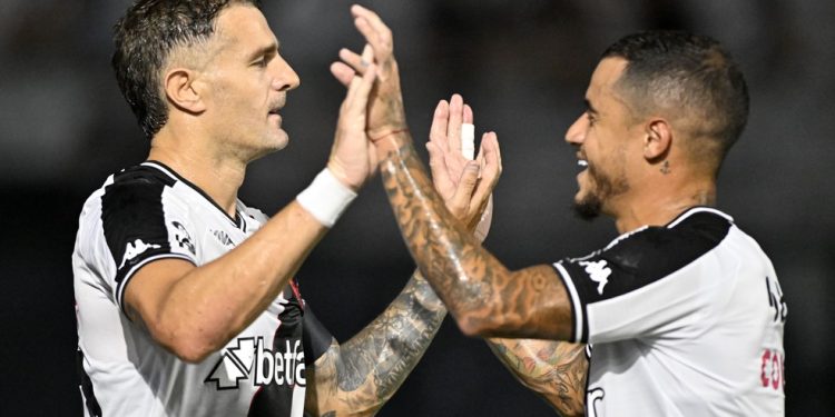 Vasco: Vegetti quebra o silêncio e fala sobre ausência: “Não gosto, mas era necessário”