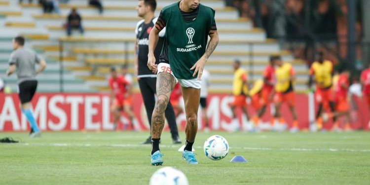 Vasco empatando em 1x1 com Puerto Cabello no intervalo