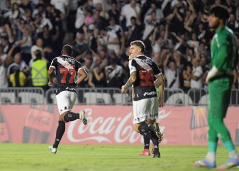 Vegetti se anima com vitória do Vasco e afirma:"Não tem como não dar certo.."