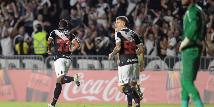 Vegetti se anima com vitória do Vasco e afirma:"Não tem como não dar certo.."