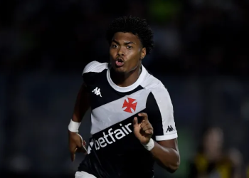 Vasco cede GB pro futebol português.