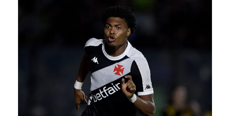 Vasco cede GB pro futebol português.