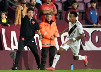 Fernando Diniz, técnico do Vasco