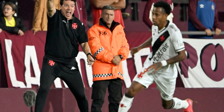 Fernando Diniz, técnico do Vasco