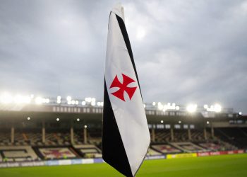 URGENTE! Nome forte entra no radar do Vasco para comando do futebol