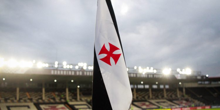 URGENTE! Nome forte entra no radar do Vasco para comando do futebol