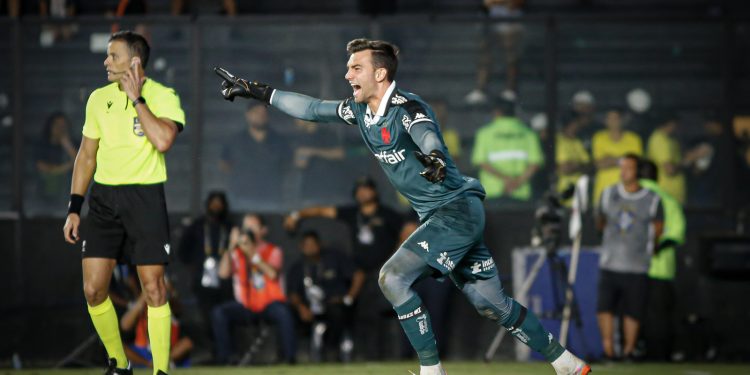 Qual salário foi oferecido pelo Vasco ao goleiro Léo Jardim? Confira