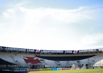 Atitude externa prejudica o Vasco em renovação com craque