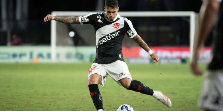 Confira os jogadores do Vasco relacionados para enfrentar o São Paulo