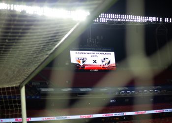 Vitória parcial do Vasco e tropeço do Vitória animam torcedor com possibilidade