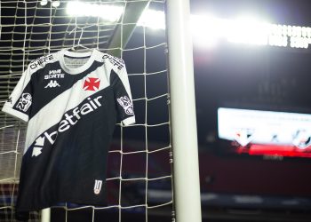 Jogador do Vasco chuta o balde e provoca rivais