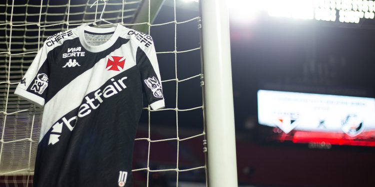 Jogador do Vasco chuta o balde e provoca rivais