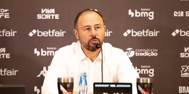 Vasco avança em conversas por dois atacantes