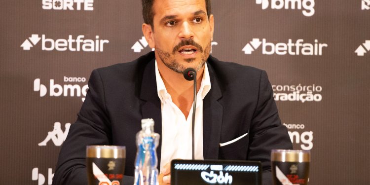 Vasco avança por destaque da Universidad de Chile