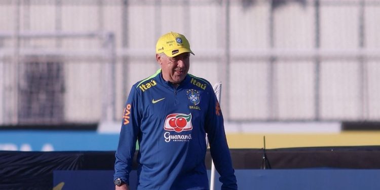 Com Andrey Santos, Brasil empata com Equador