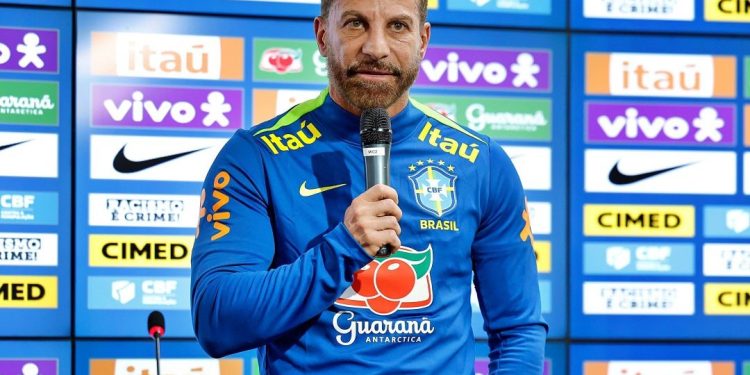 Diniz não libera, mas CBF leva titular do Vasco para a seleção