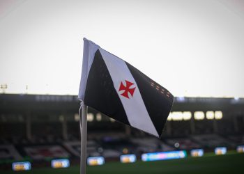Diretoria do Vasco faz abrir espaço para estrangeiros no elenco