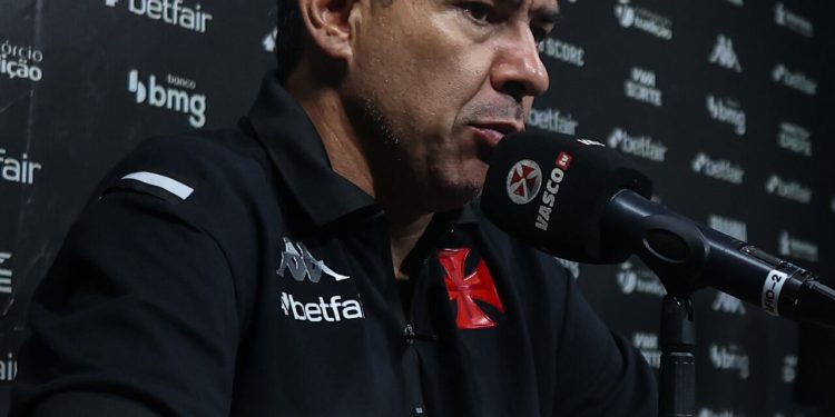 Ex-Vasco, Carille acerta com clube da Série A